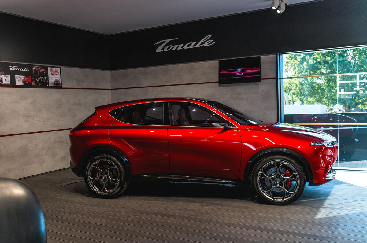 Alfa Tonale front side