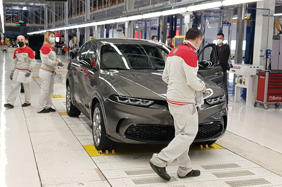 Alfa Tonale factory opener