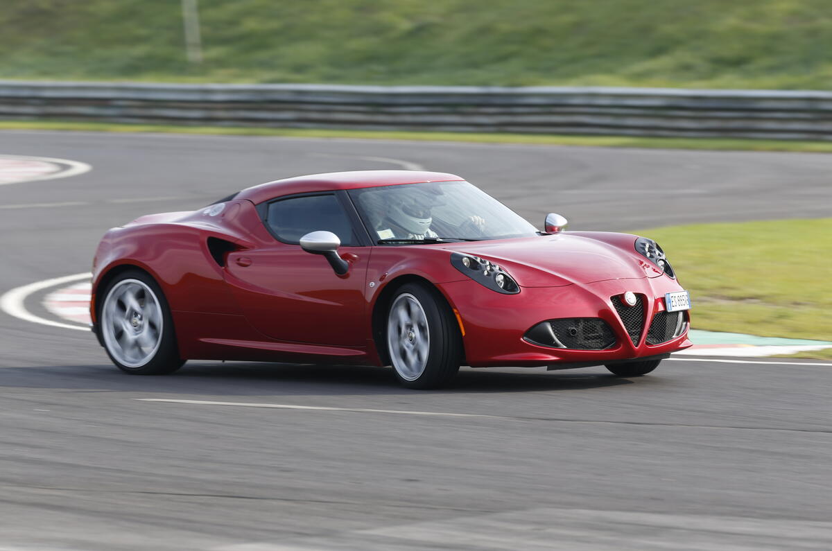 2012 Alfa Romeo Spider - drifting