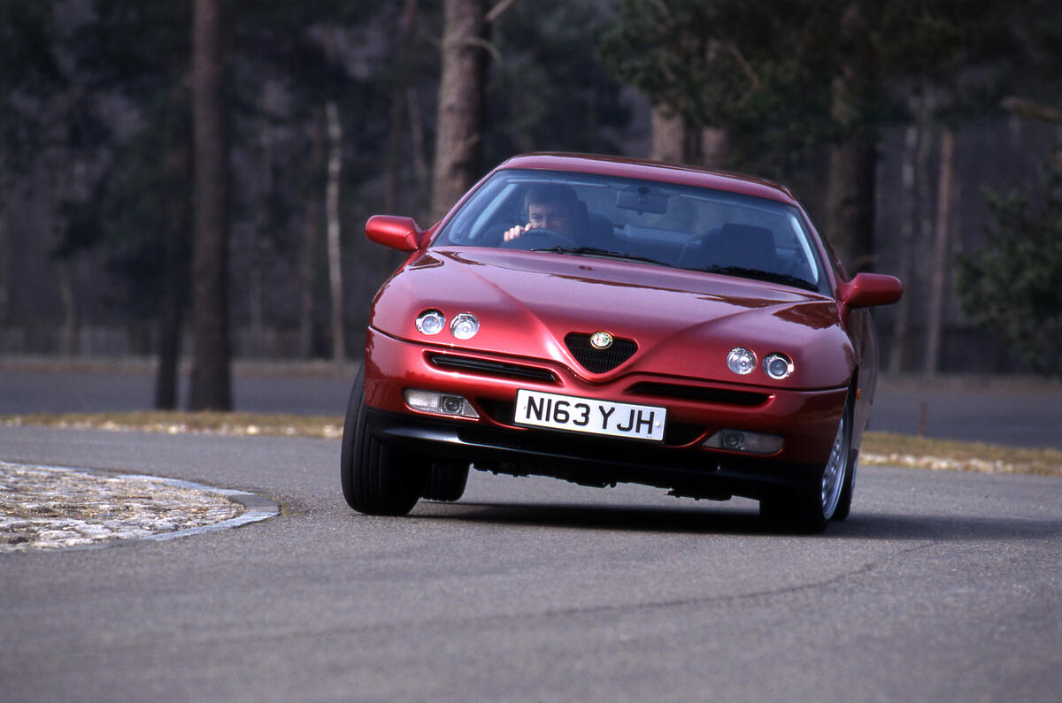 Alfa Romeo GTV cornering Alfa Romeo GTV cornering