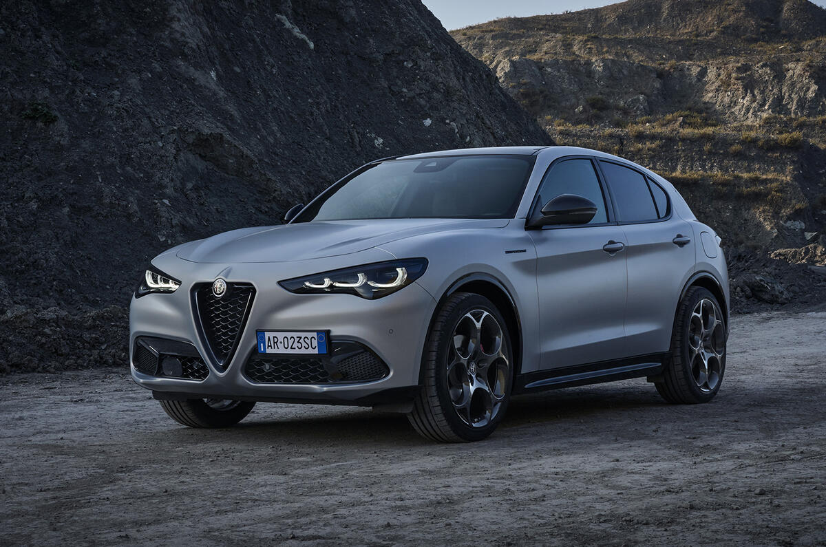 Alfa Romeo Stelvio front dynamic