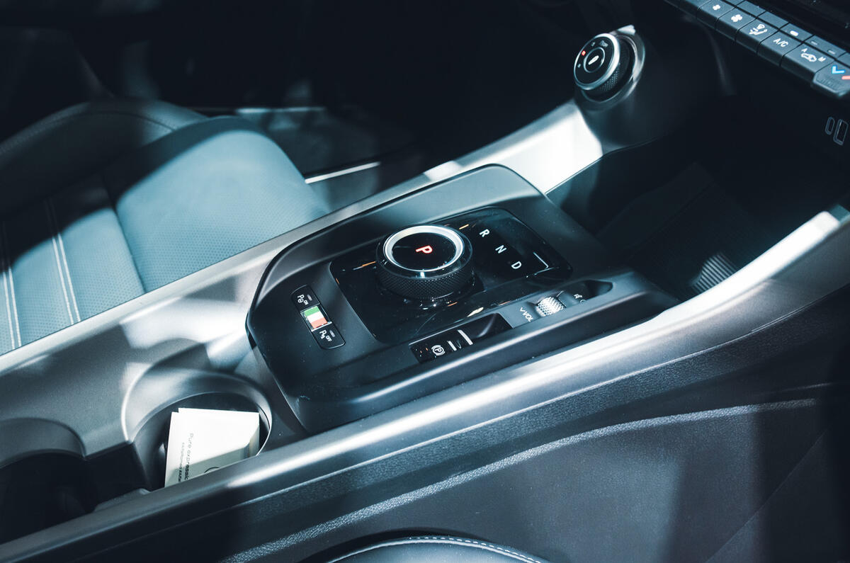 Alfa Romeo Tonale facelift centre console   paris motor show Alfa Romeo Tonale facelift centre console   paris motor show