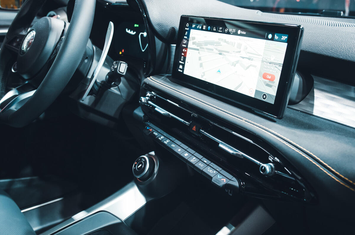 Alfa Romeo Tonale facelift infotainment   paris motor show Alfa Romeo Tonale facelift infotainment   paris motor show