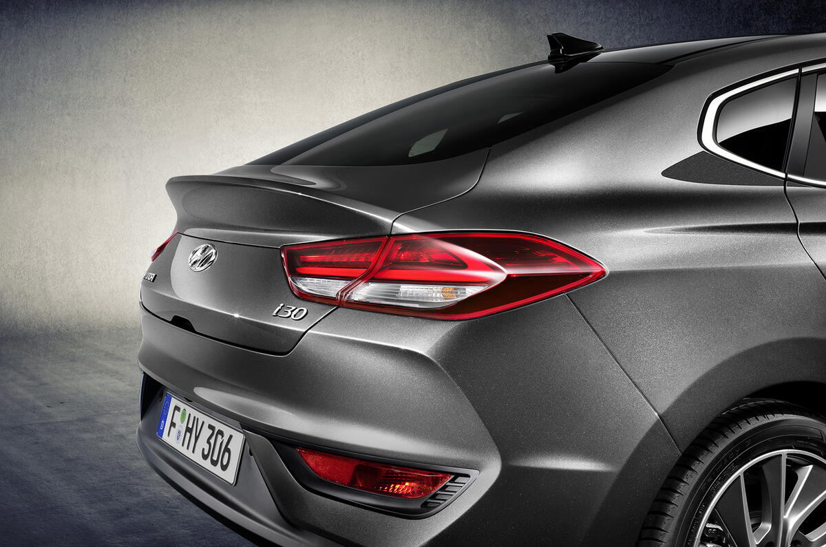 Hyundai i30 Fastback unveiled ahead of 2018 launch