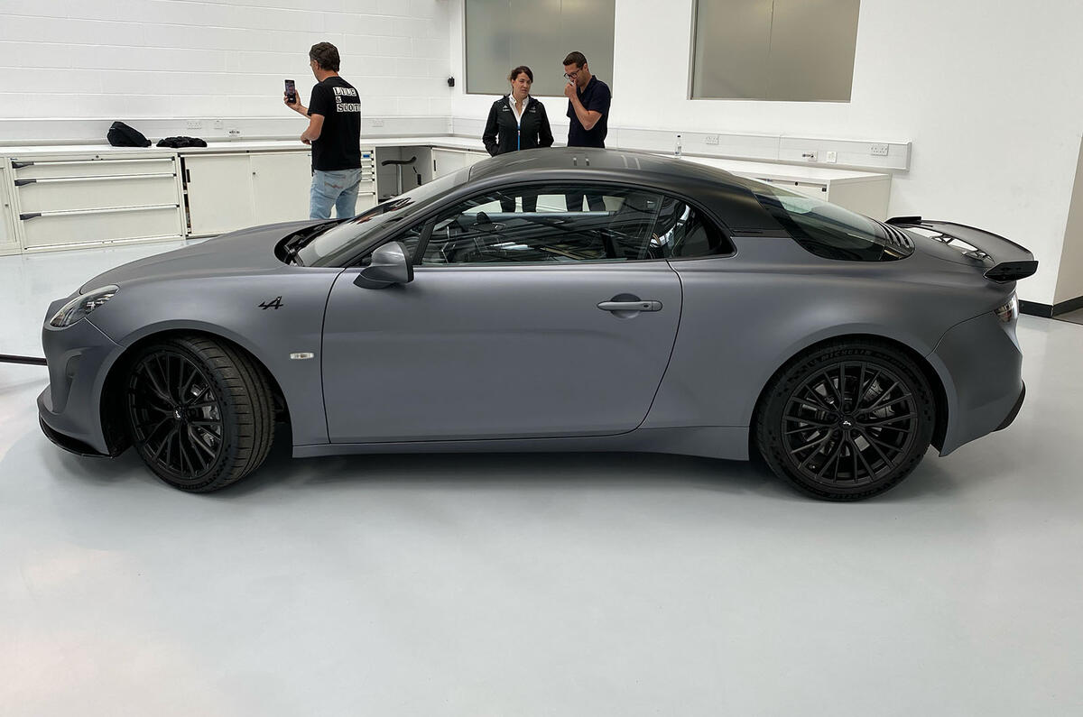 Alpine A110 S Enstone Edition launch side