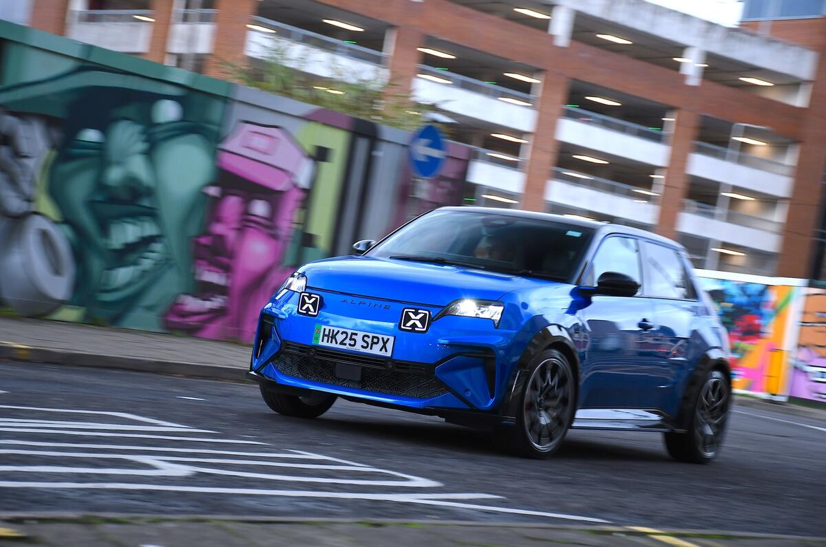 Alpine A290 GTS LT  FP  2025 jb6 1600x1067 dbfb1021 a8fb 4d27 9f22 e72f0655efee