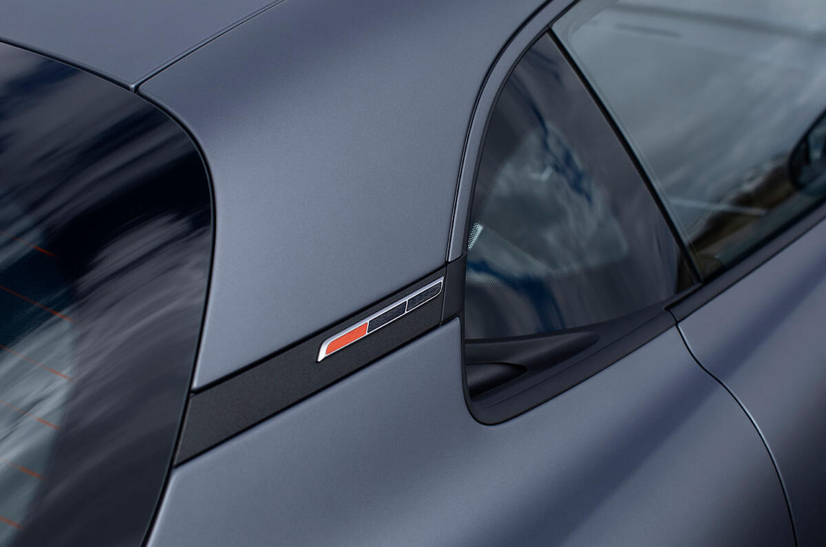 Alpine A110S - B-pillar