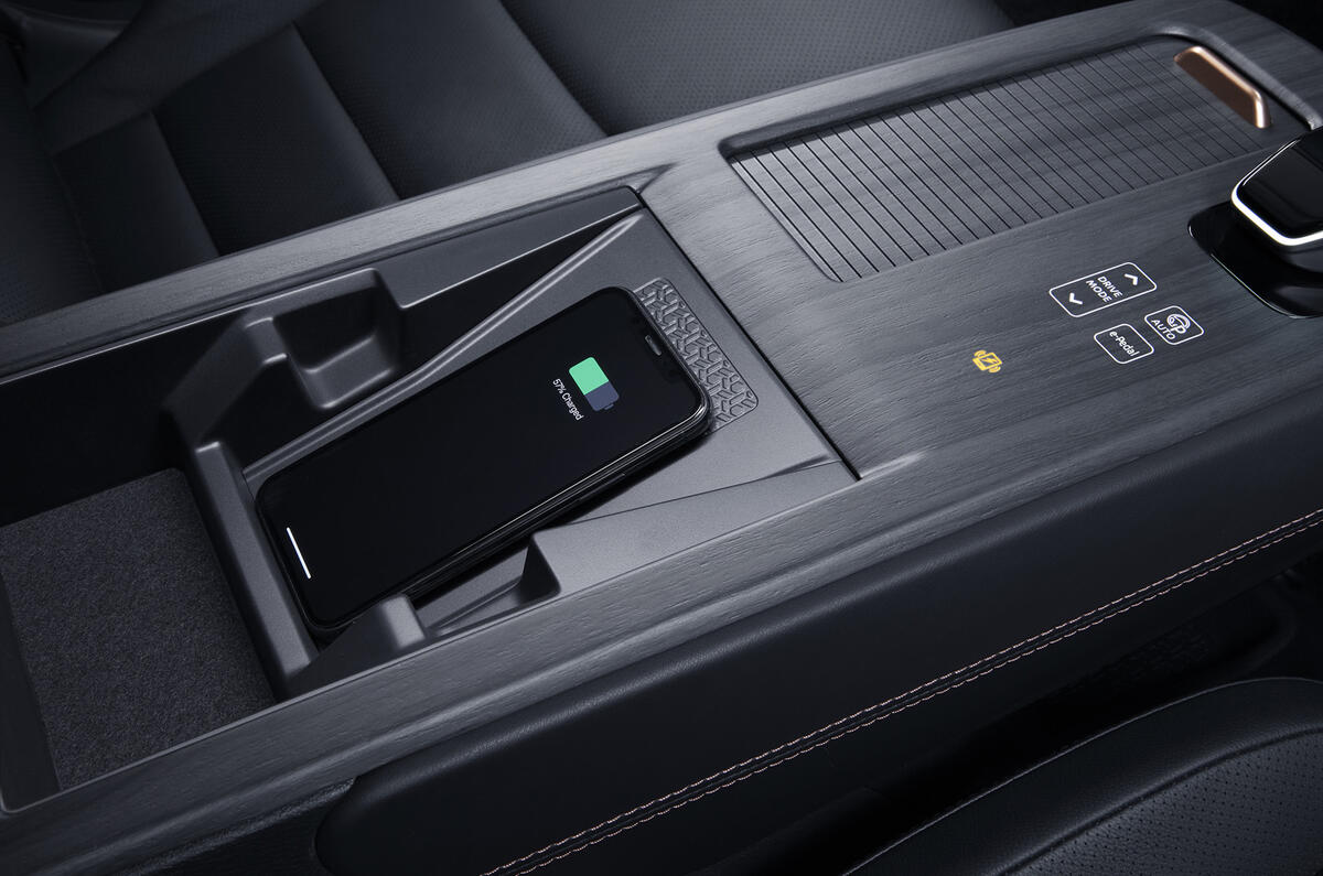 2020 Nissan Ariya - centre console 2020 Nissan Ariya - centre console