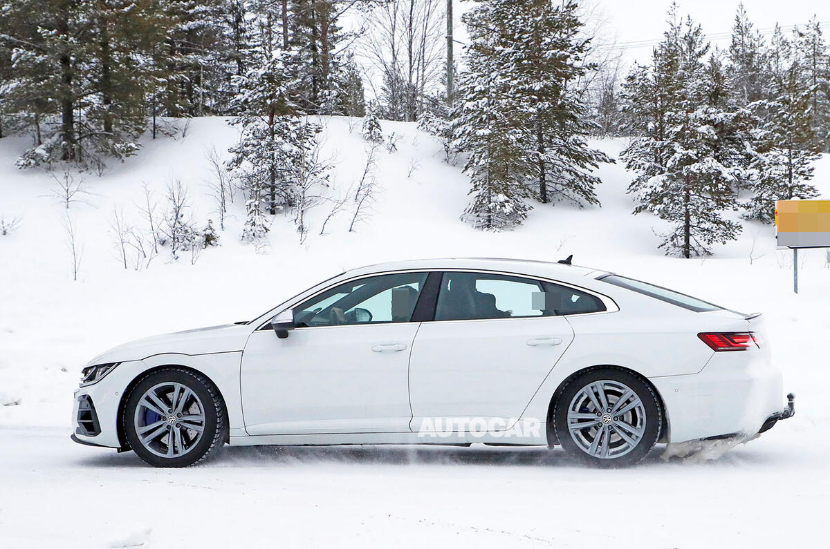 Volkswagen Arteon R spy photos - side Volkswagen Arteon R spy photos - side