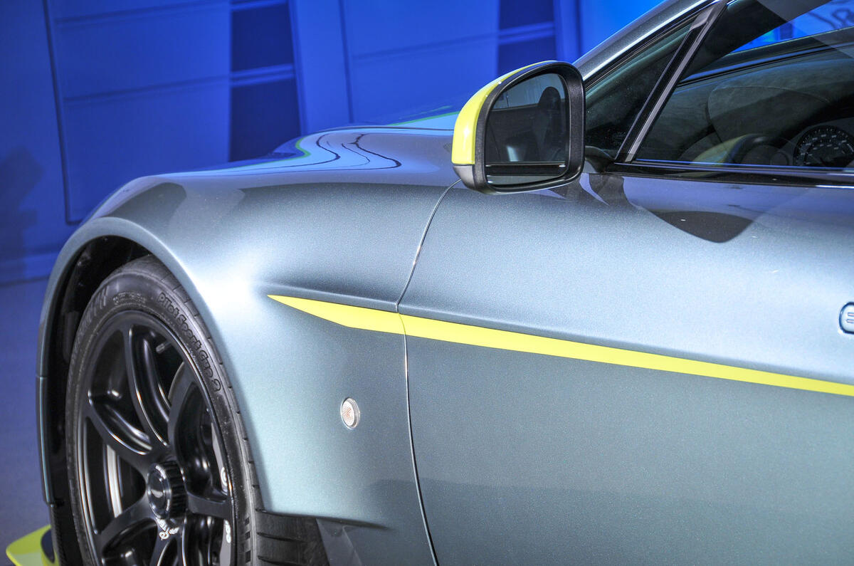 Aston Martin Vantage GT8