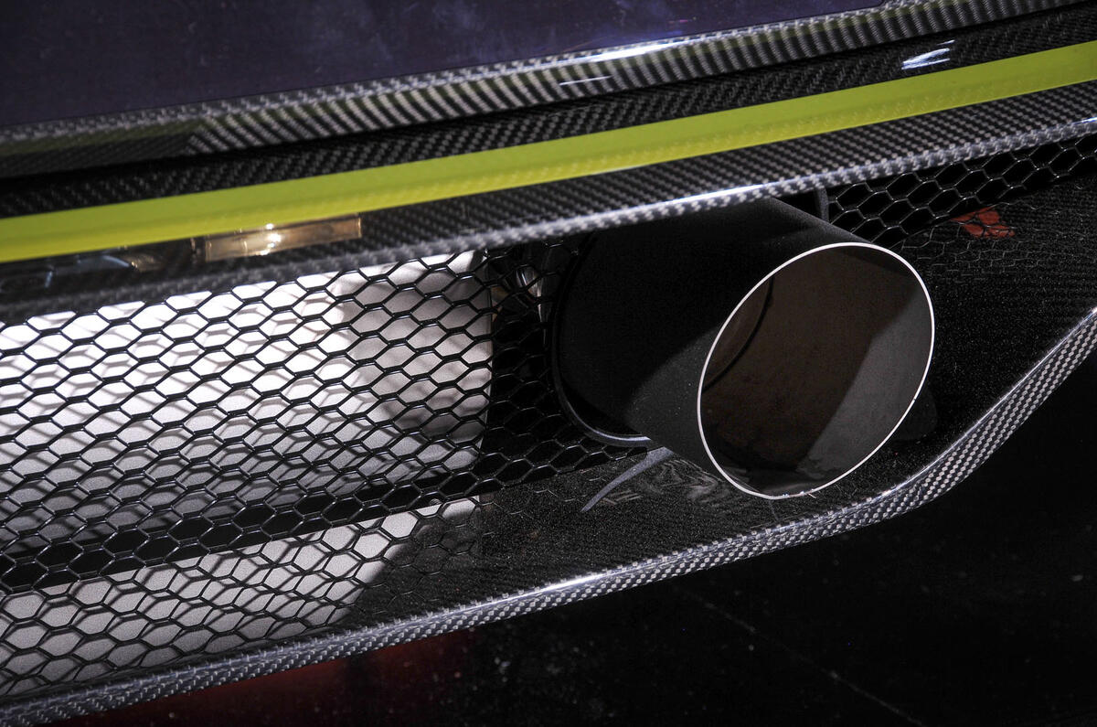 Aston Martin Vantage GT8