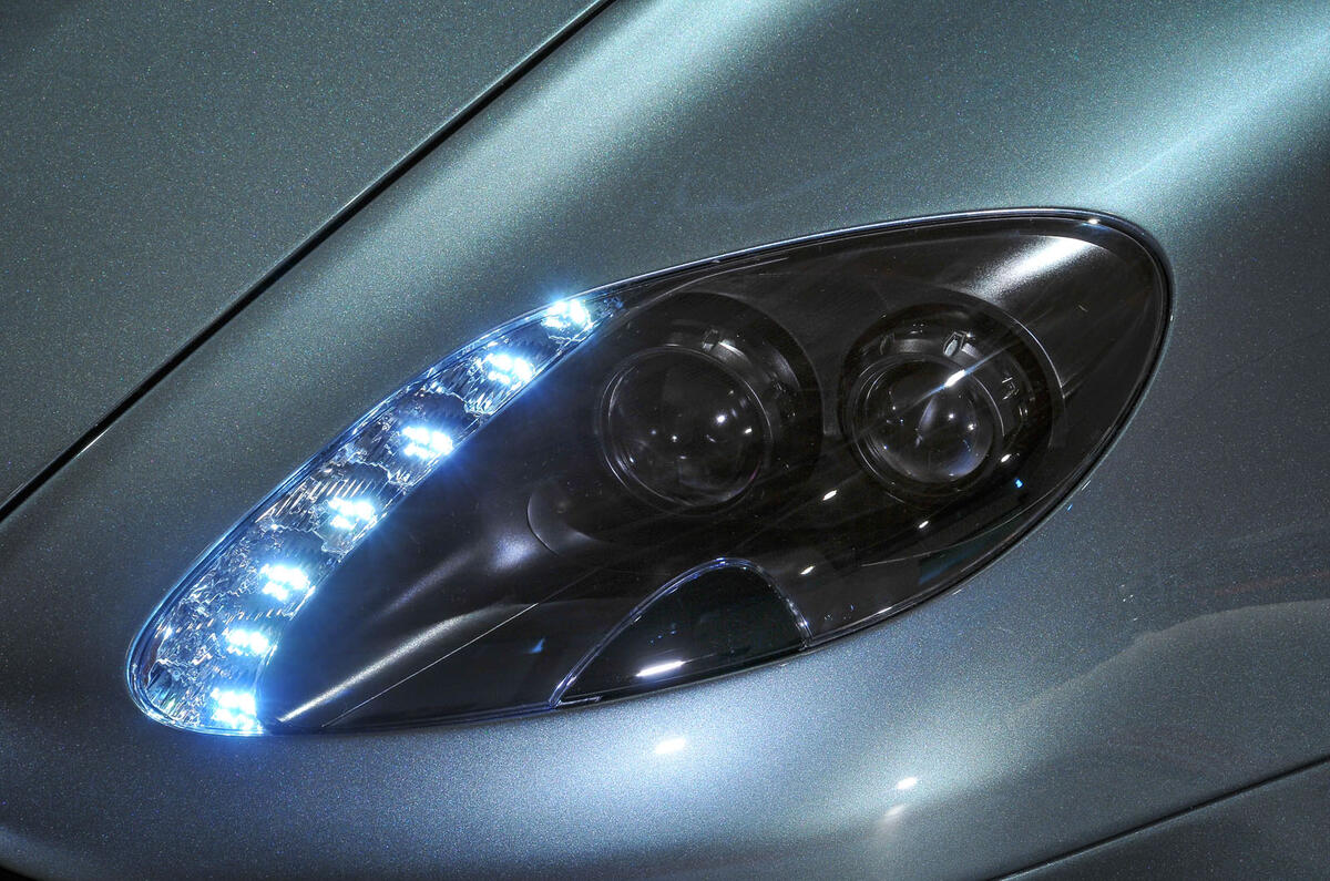 Aston Martin Vantage GT8