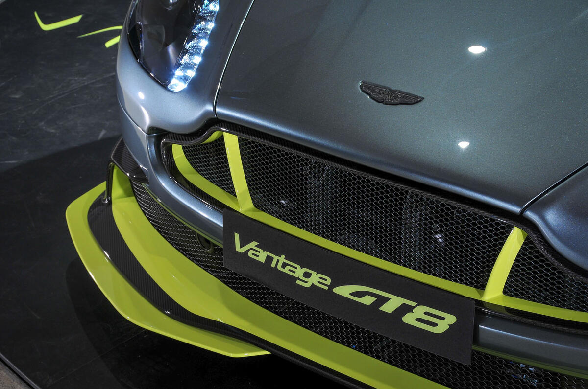 Aston Martin Vantage GT8