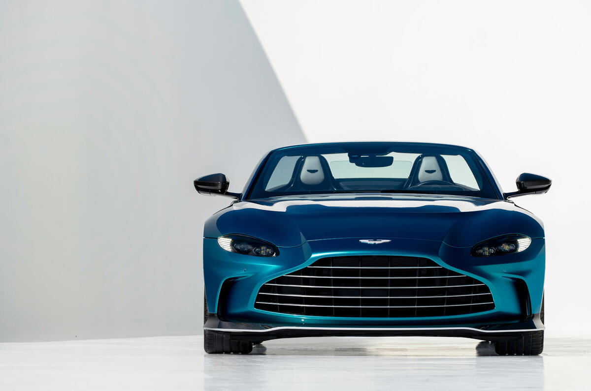 Aston Martin V12 Vantage Roadster 2022 front Aston Martin V12 Vantage Roadster 2022 front