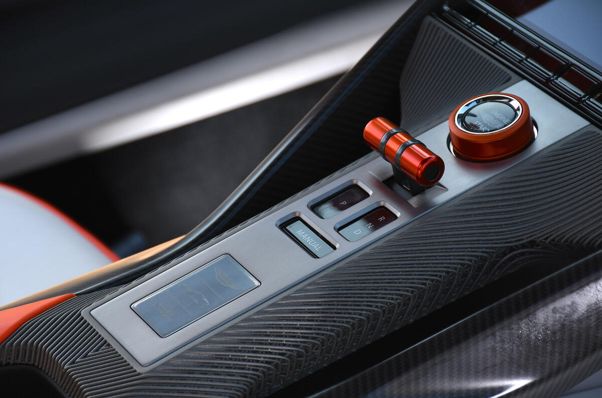 Aston Martin Valen 2026 jb20260703 2413