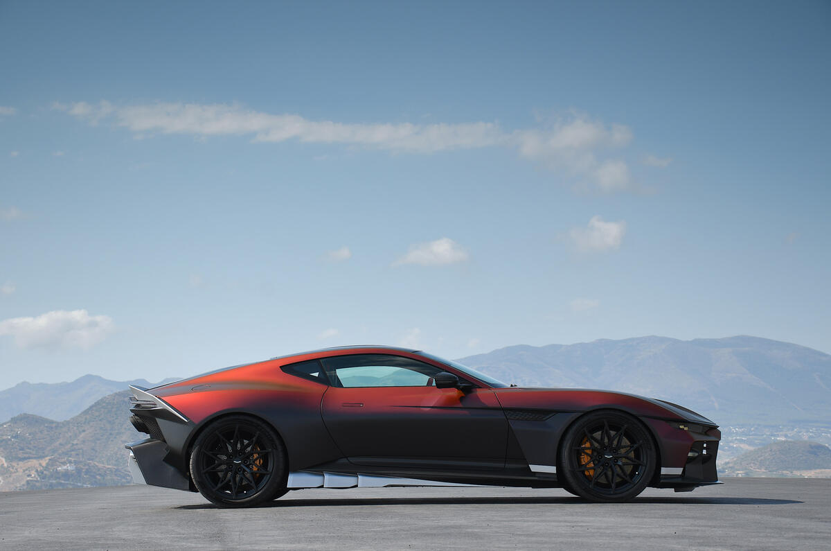 Aston Martin Valen 2026 jb20260703 2439