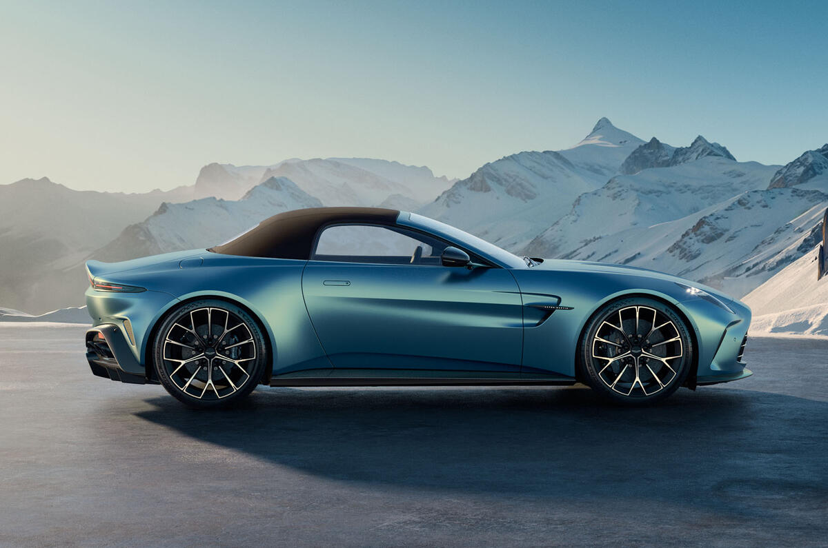 Aston Martin Vantage Roadster 2025 side roof up static Aston Martin Vantage Roadster 2025 side roof up static