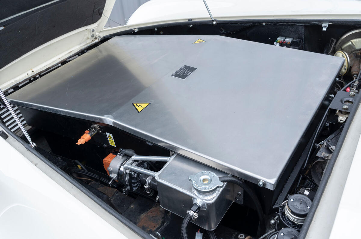 Aston Martin Works electric DB6 Volante - motor