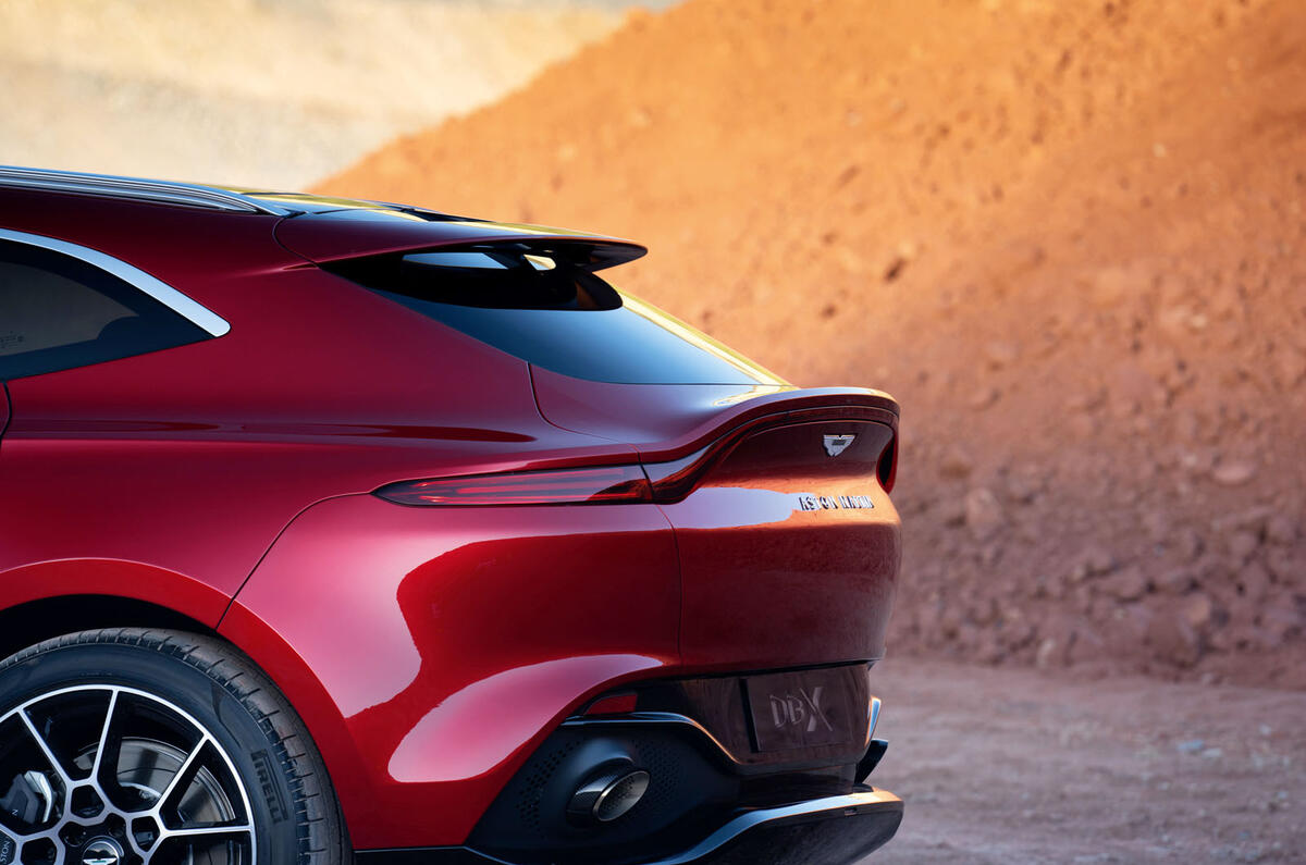 Aston Martin DBX 17
