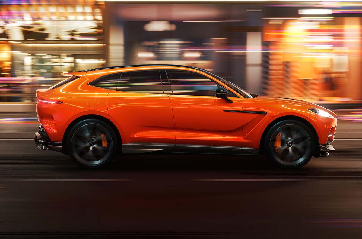 Aston Martin DBX 707 side Aston Martin DBX 707 side