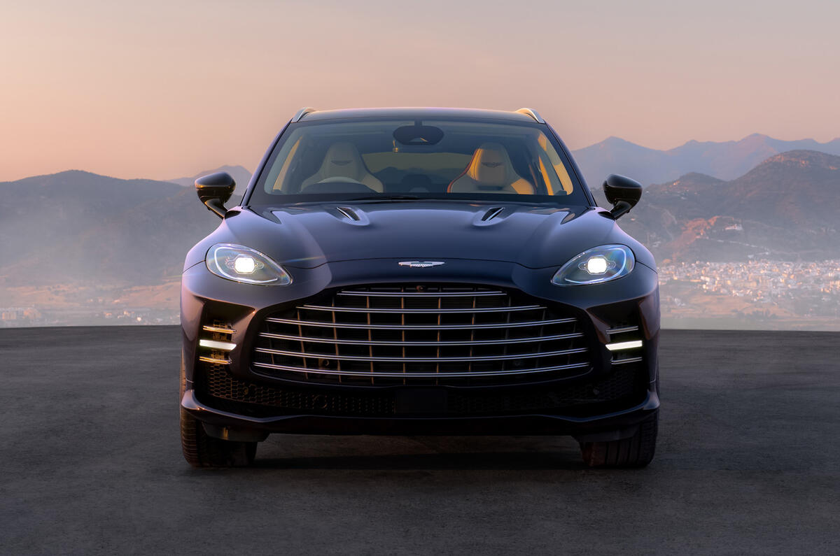 Aston Martin DBX GT 16