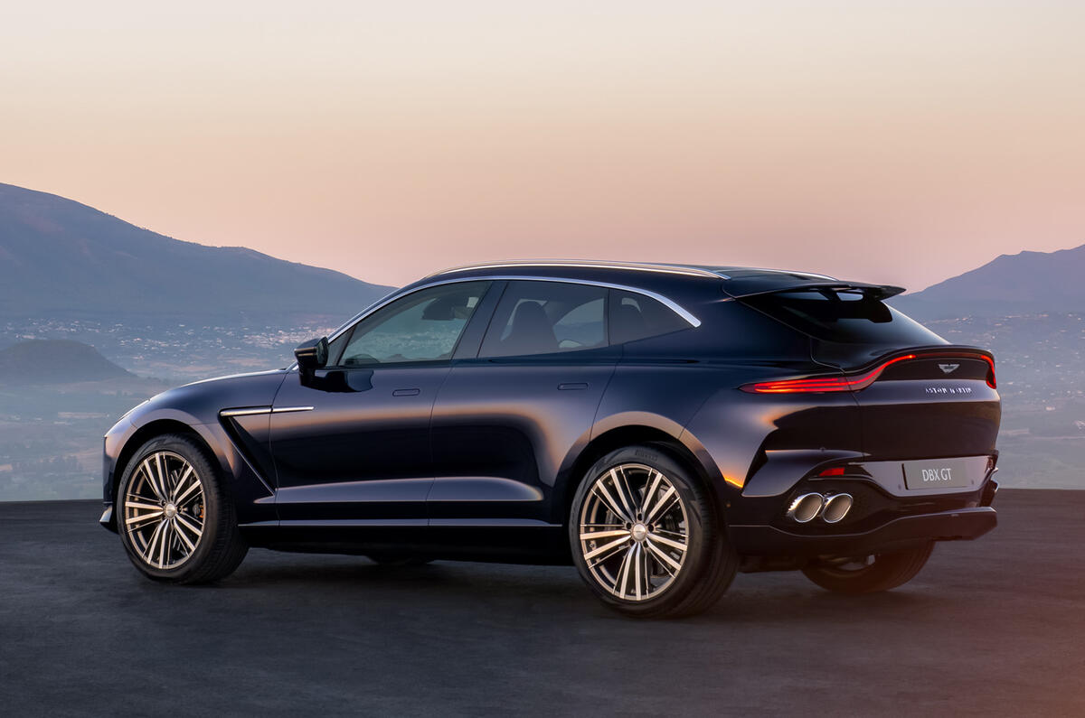 Aston Martin DBX GT 18
