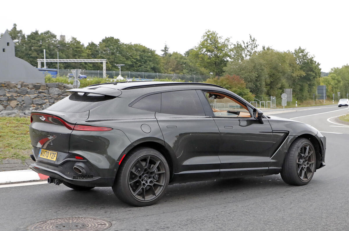 Aston Martin DBX V12 19