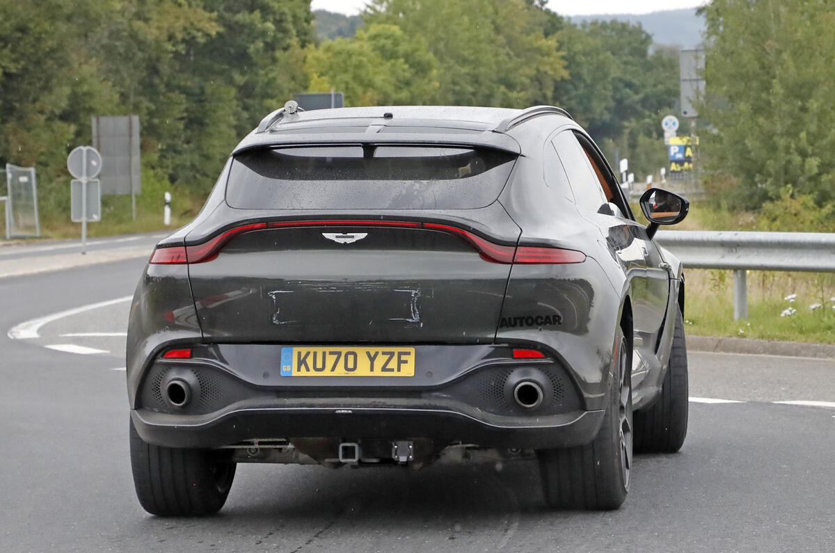 Aston Martin DBX V12 22