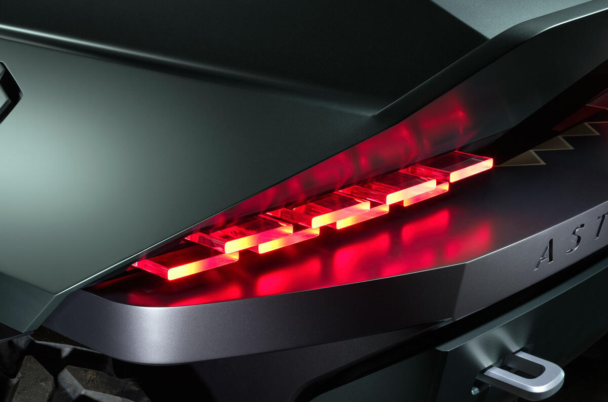 AstonMartin Dreadnought 07