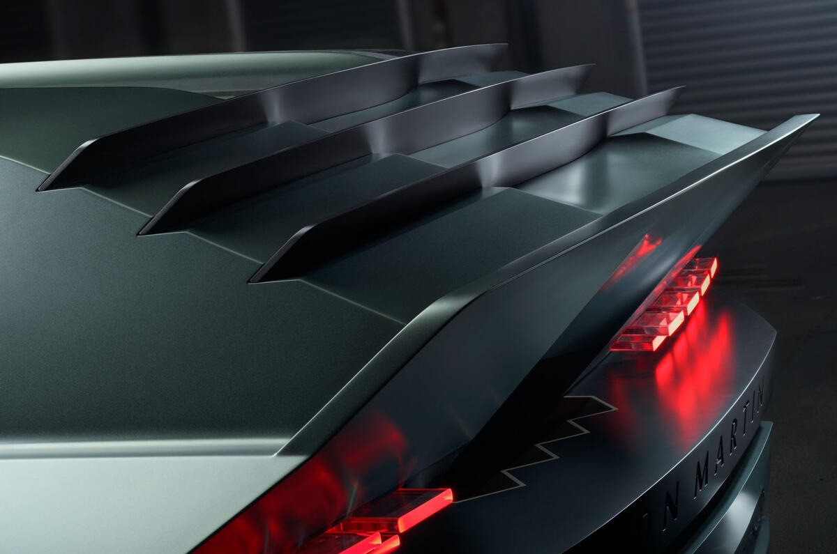 AstonMartin Dreadnought 09