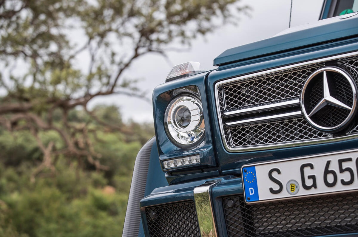 Mercedes-Maybach G650 Landaulet front right headlight