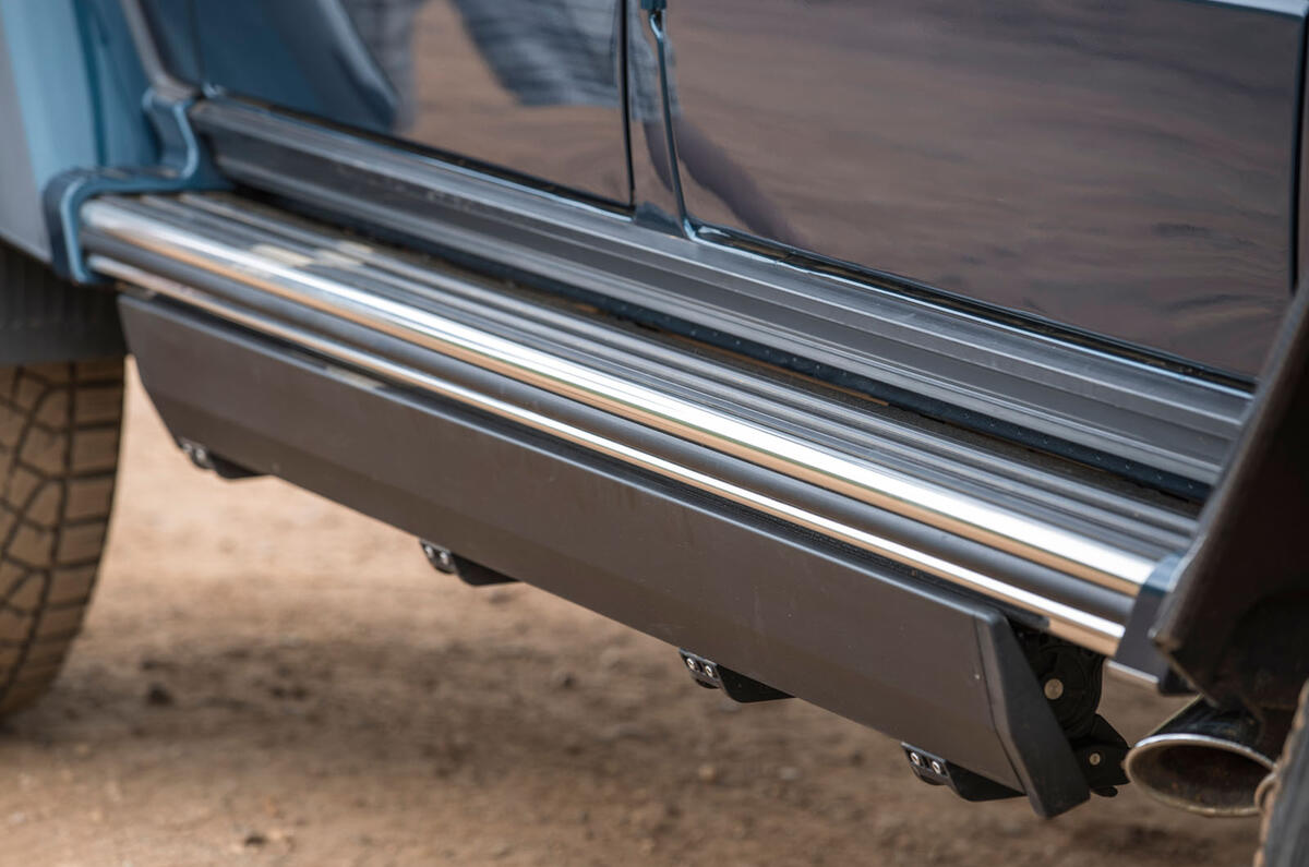 Mercedes-Maybach G650 Landaulet side sills