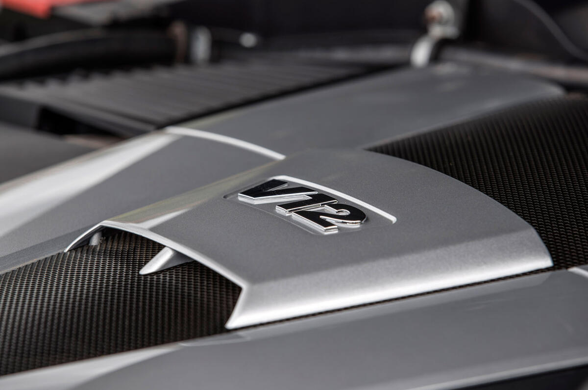 Mercedes-Maybach G650 Landaulet engine V12 logo