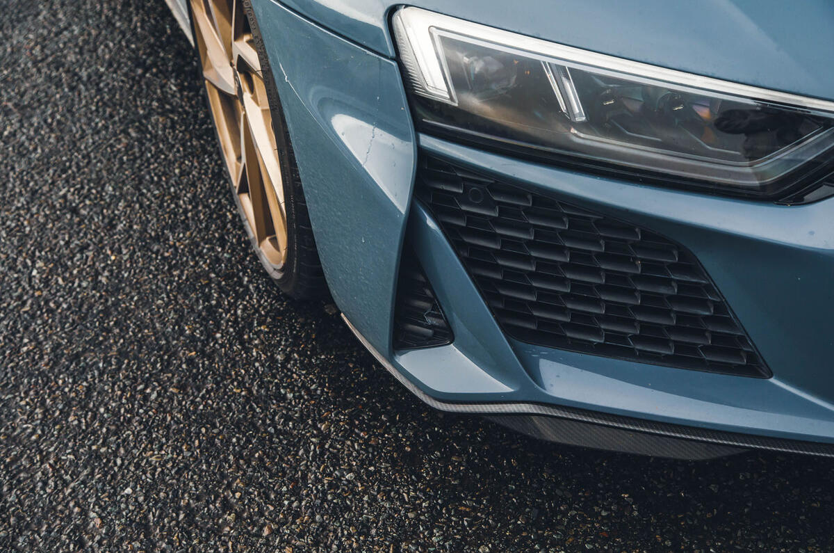 Audi R8 V10 Performance RWD Edition front vent close Audi R8 V10 Performance RWD Edition front vent close