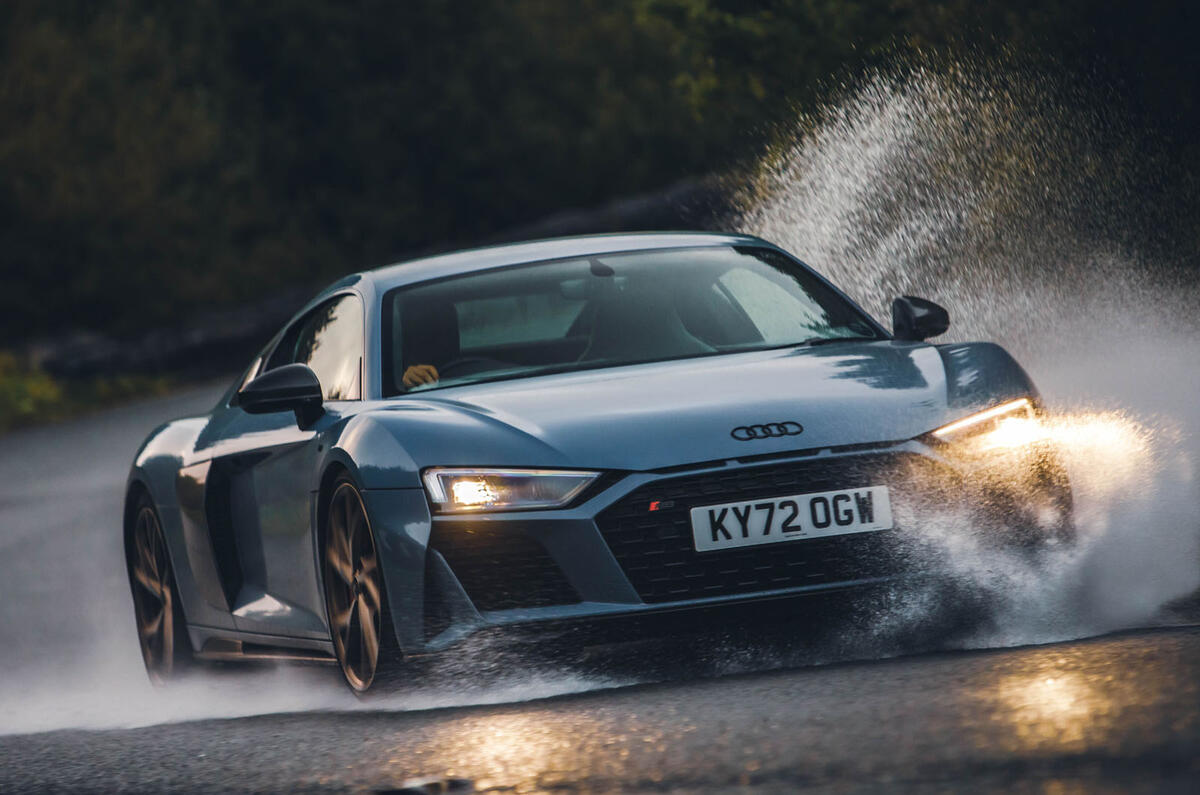 Audi R8 V10 Performance RWD Edition front water splash Audi R8 V10 Performance RWD Edition front water splash