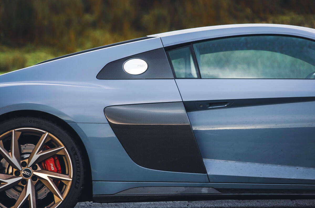 Audi R8 V10 Performance RWD Edition side close Audi R8 V10 Performance RWD Edition side close