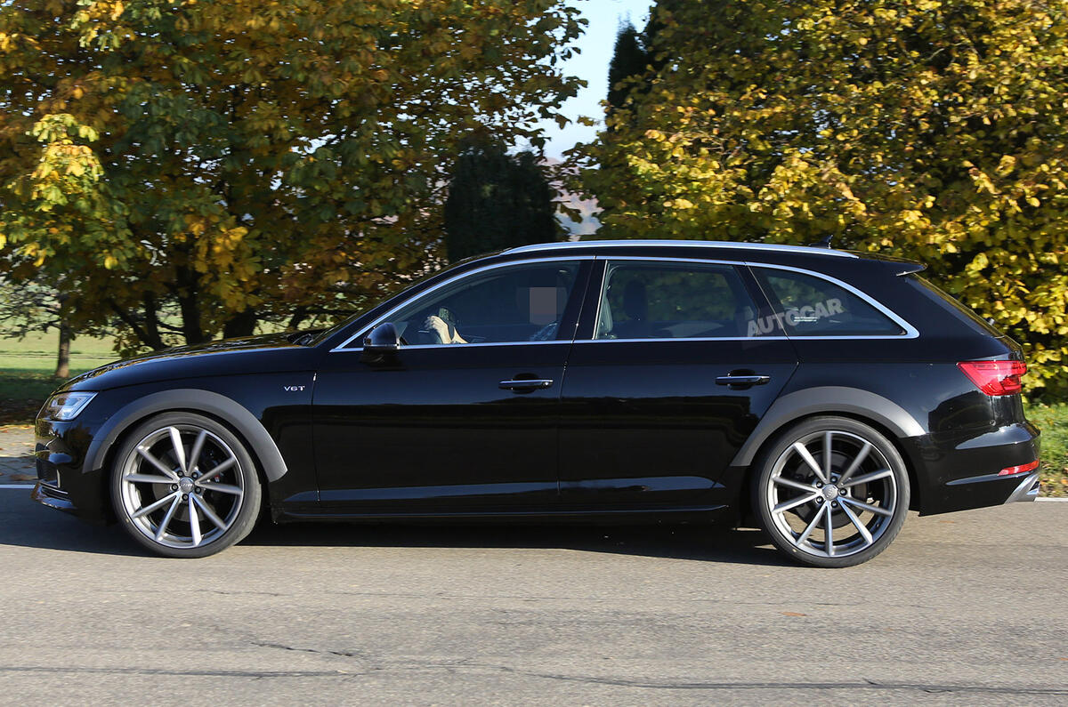 Audi RS4 spy shots