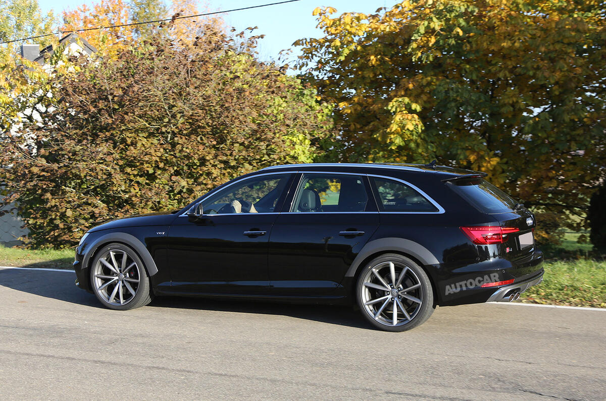 Audi RS4 spy shots