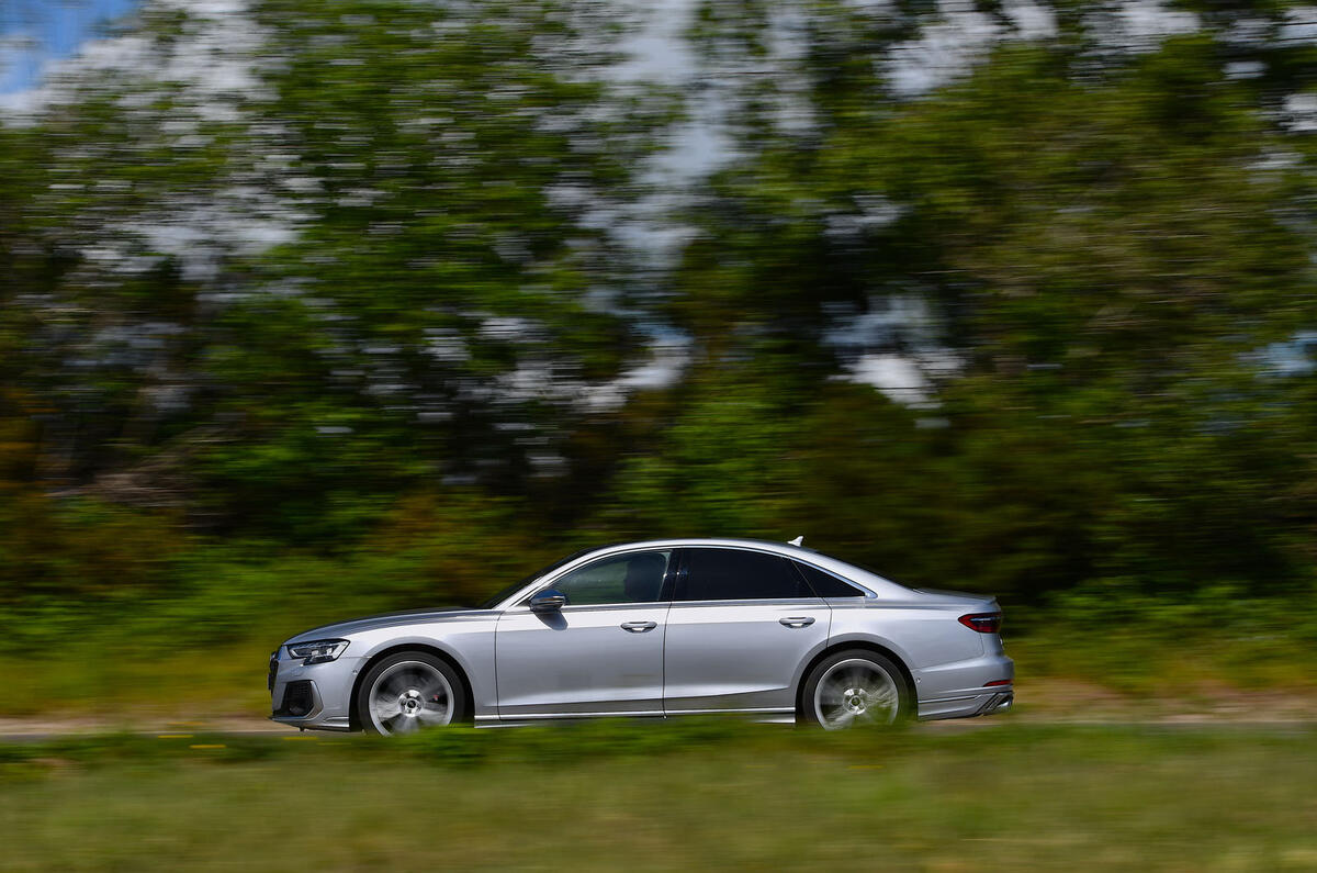Audi S8 Quattro side Audi S8 Quattro side
