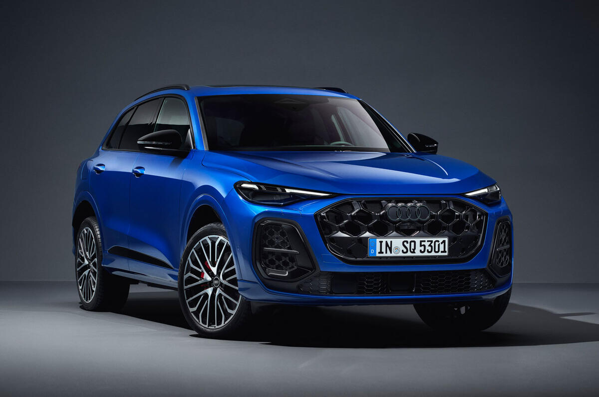 Audi SQ5 2025 front quarter studio Audi SQ5 2025 front quarter studio