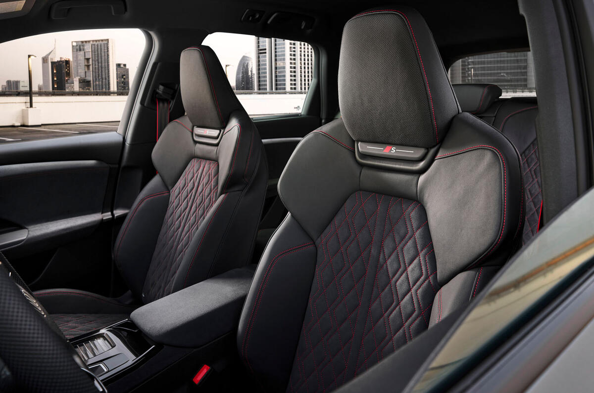 Audi SQ6 2024 front seats