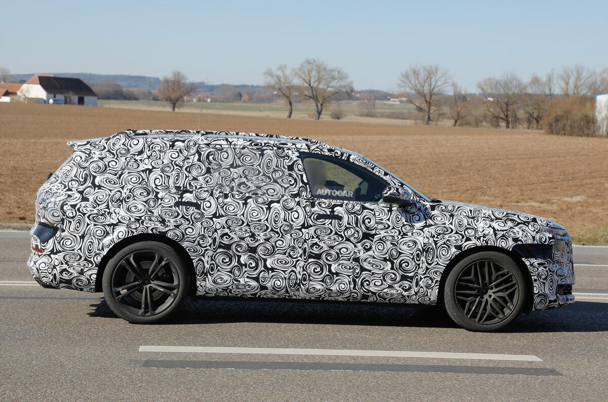Audi SQ9 camo side Audi SQ9 camo side