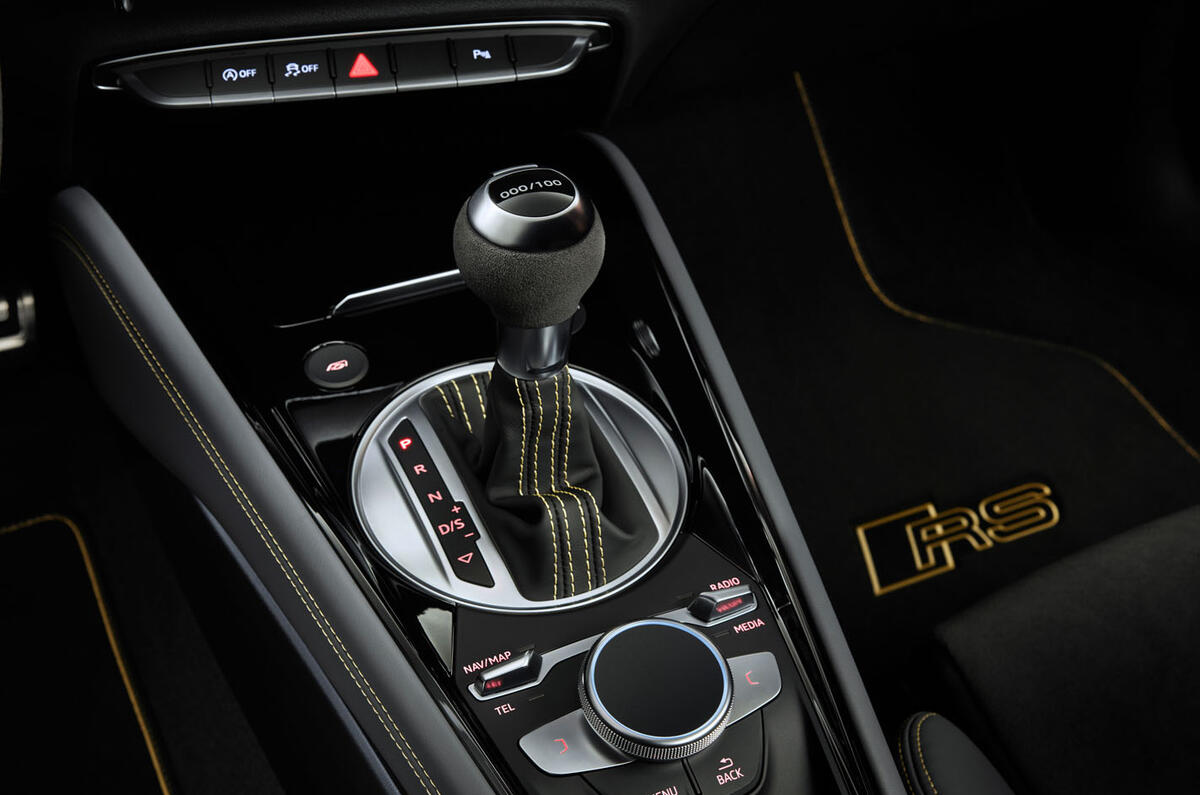 Audi TT RS Iconic gearstick Audi TT RS Iconic gearstick