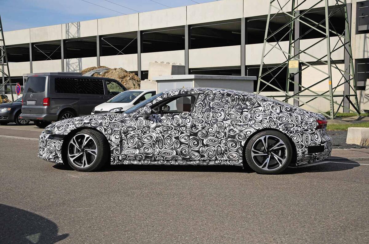 Audi E-tron GT spyshots side Audi E-tron GT spyshots side