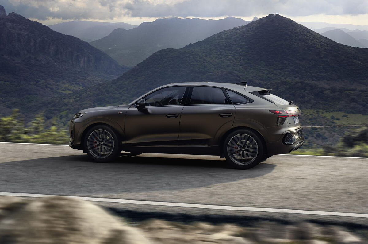 Audi Q3 Sportback    side dynamic Audi Q3 Sportback    side dynamic