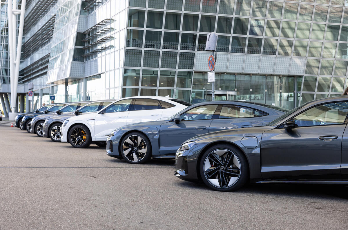 AUdi Q4 e tron side line up
