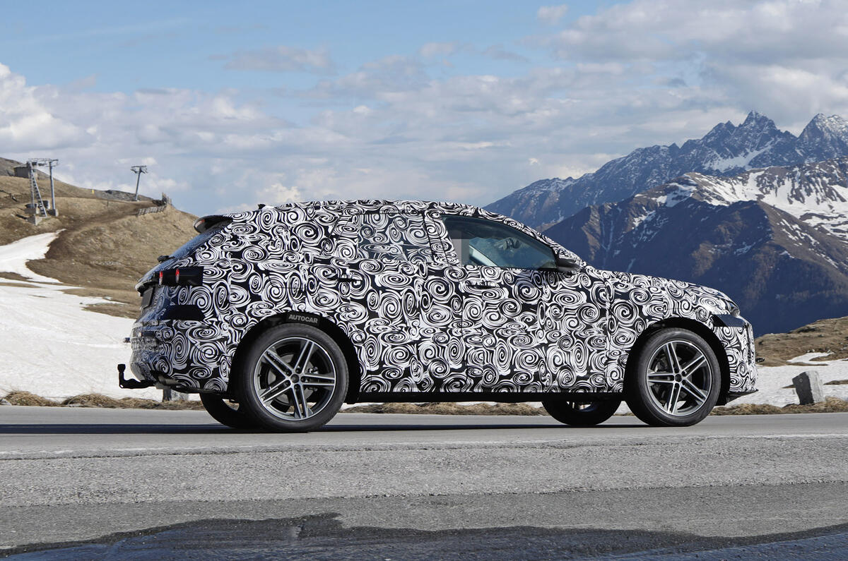 Audi Q5 prototype side view 95 Audi Q5 prototype side view 95