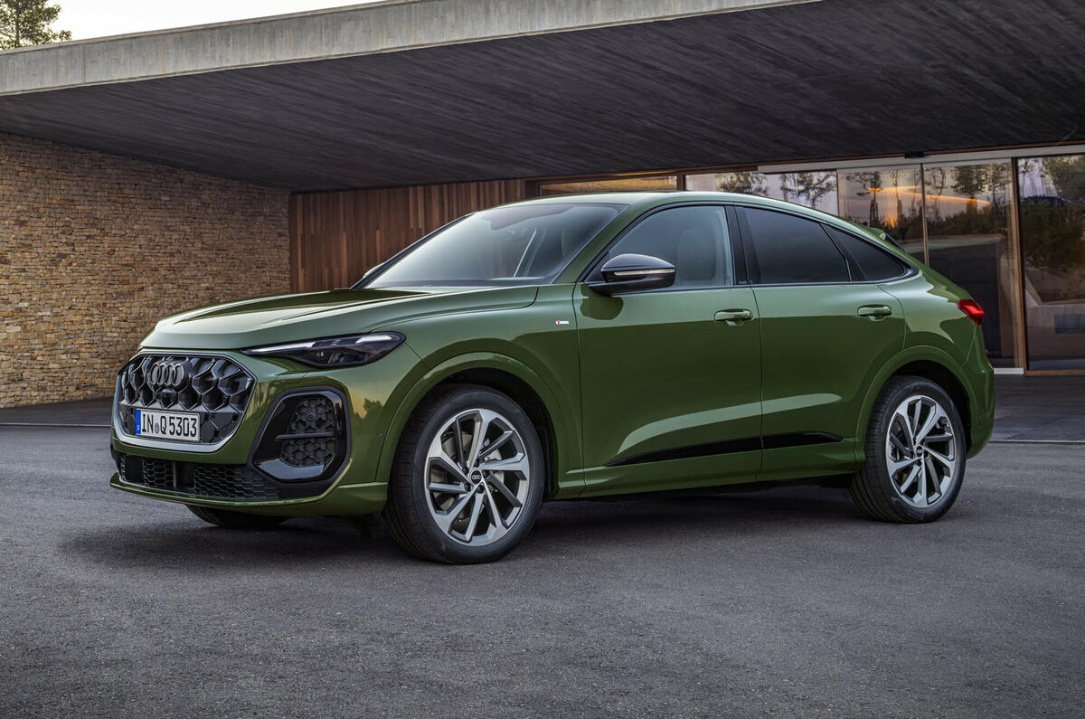 Audi Q5 Sportback   green version outside a house Audi Q5 Sportback   green version outside a house