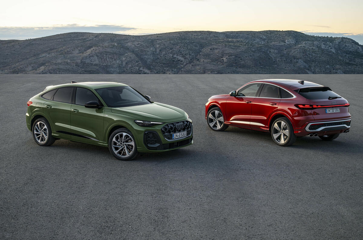 Audi Q5 Sportback   red and green versions in desert Audi Q5 Sportback   red and green versions in desert