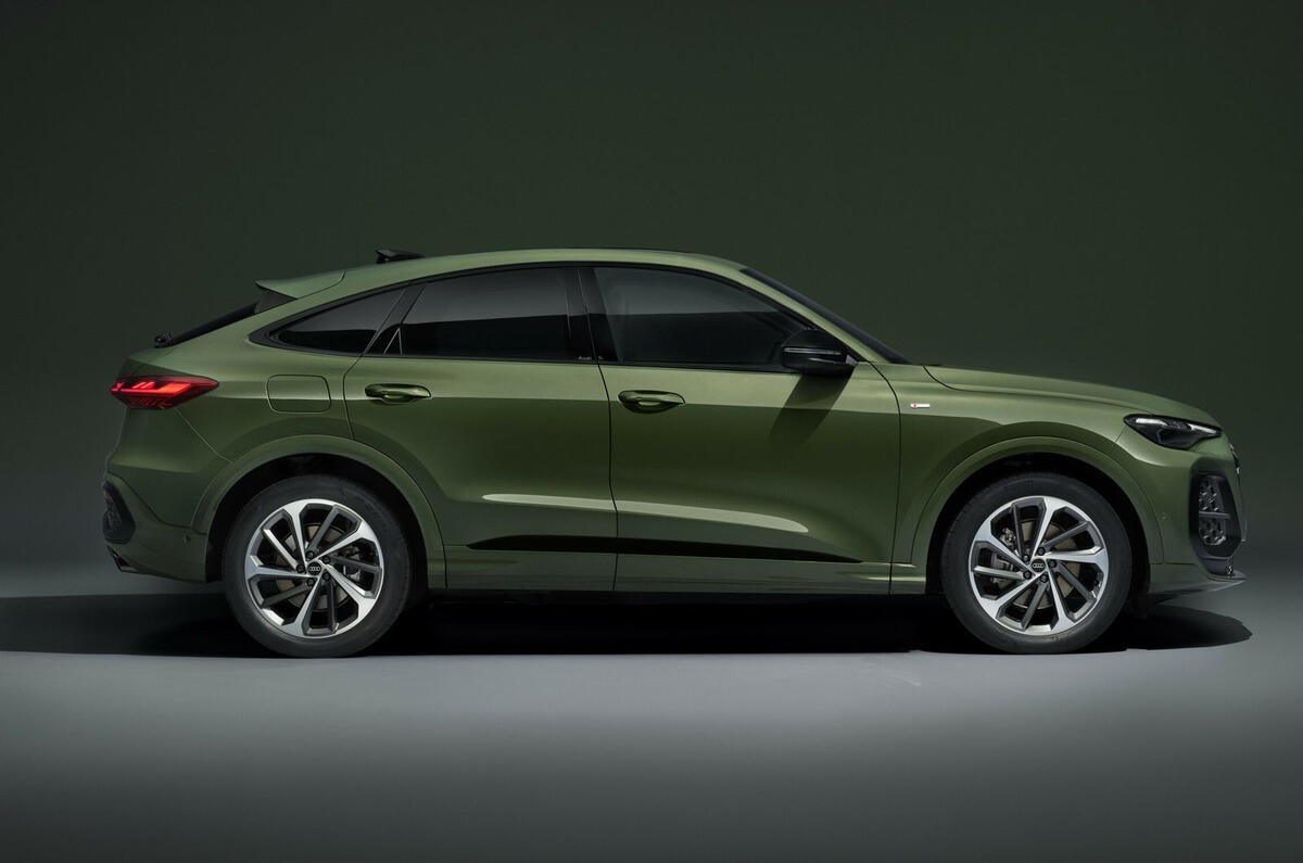 Audi Q5 Sportback   side profile in studio Audi Q5 Sportback   side profile in studio